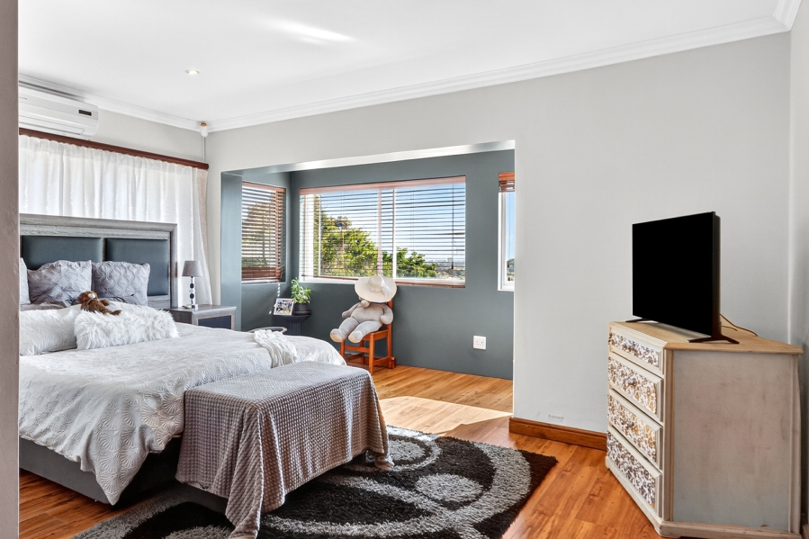 6 Bedroom Property for Sale in Olive Grove Western Cape